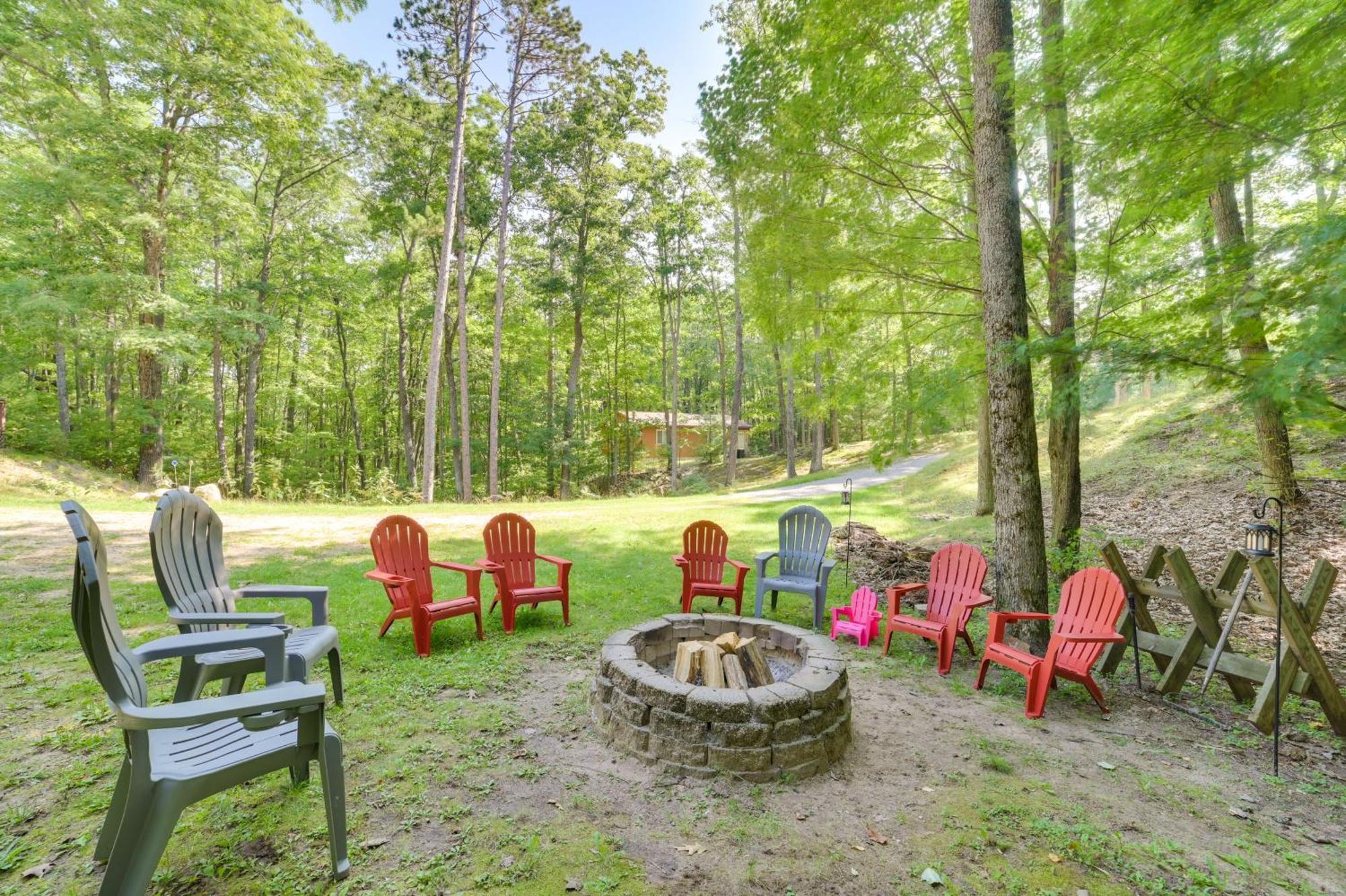 Roscommon Retreat With Deck About 1 Mile To Higgins Lake Екстериор снимка